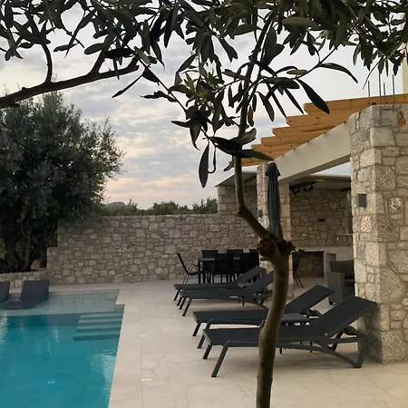 Nastazia's Pearl Villa
